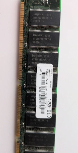 Pamięć RAM: Moduł DIMM 256MB PC133 (Hynix / Legend)